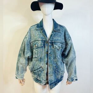 💙 Vintage Washed Denim Jacket (Made in USA / Oversized Fit)